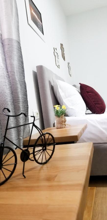 Spacious And Cozy Apartment - Ajia Apartment Тирана Екстер'єр фото