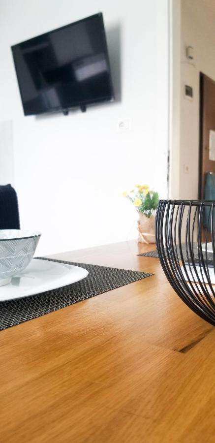 Spacious And Cozy Apartment - Ajia Apartment Тирана Екстер'єр фото