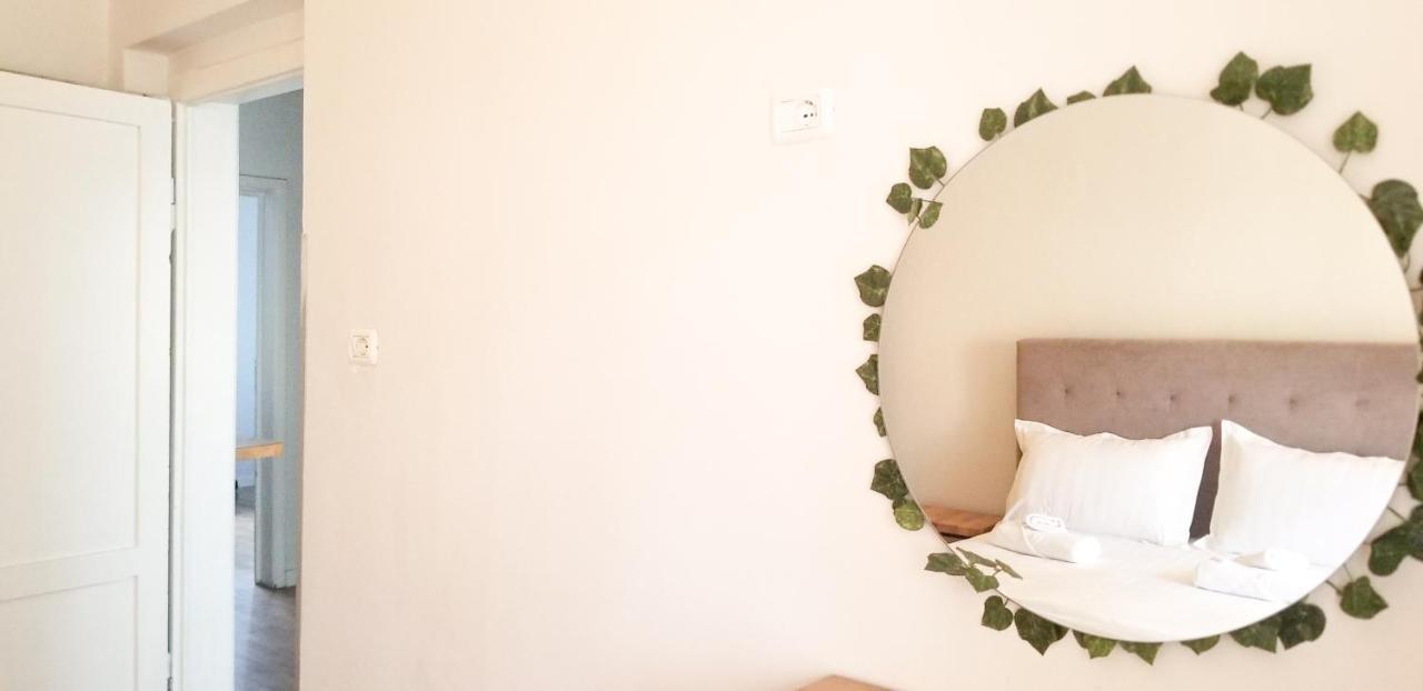 Spacious And Cozy Apartment - Ajia Apartment Тирана Екстер'єр фото